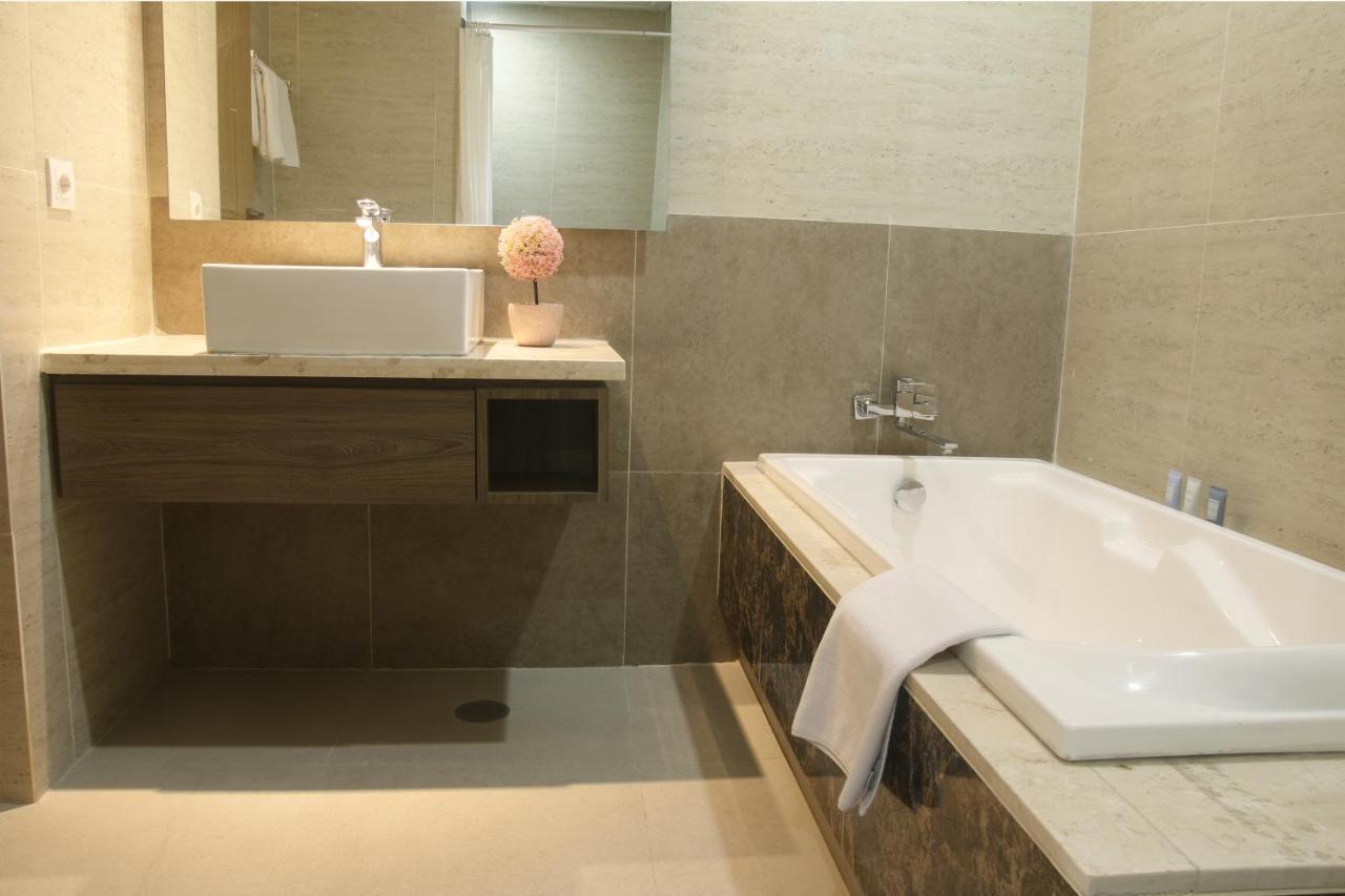 Graha Makara Suite Hotel & Residence Cikarang Ngoại thất bức ảnh